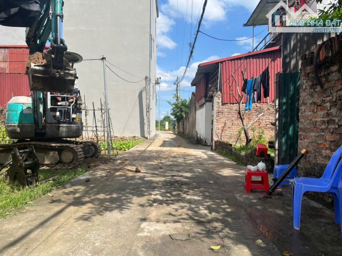 Nhỉnh 4 tỷ chút - 48,5m2 Thôn Đoài - Nam Hồng đường thông ô tô 7 chỗ. - 1