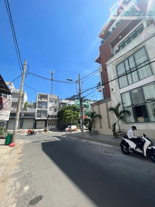 Mua Đất tặng Biệt thự, Nhà MT khu Bình Phú, DT 8x16, Sẵn Hầm + 2 Tầng, Giá 16.8 tỷ - 1