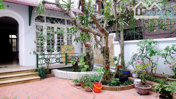 Bán biệt thự Hồ Tây cách 1 nhà ra mặt Hồ, ô tô ra vào, DT 166m2, MT 11m - 1