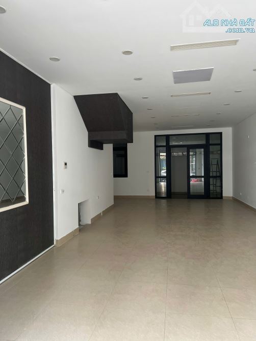 Cho thuê tầng 1 diện tích 93m2, MT 6m cực đẹp tại Vinhome Hàm Nghi, bàn giao đầy đủ - 1