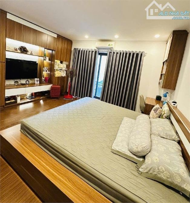 YÊU TỪ CÁI NHÌN ĐẦU TIÊN – 42M² – 6 TẦNG – NHỈNH 8 TỶ – THẠCH BÀN LONG BIÊN ,Ô TÔ ĐỖ CỬA - 1