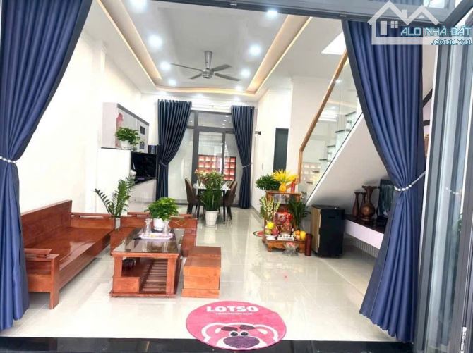 Nhà toạ lạc tại hẻm 271 /lê duẩn ngay trung tâm phố gần các tiện ích - 1