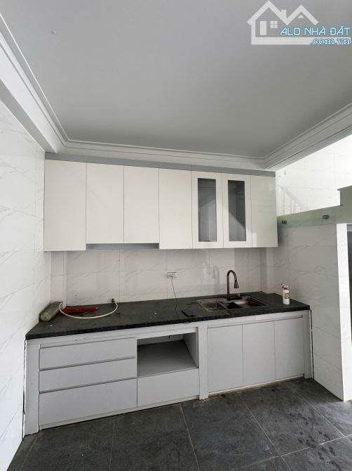 TÂY HÀ NỘI/ DI TRẠCH: NHÀ 5 TẦNG MỚI - 2 Ô TÔ TẢI TRÁNH NHAU - 1
