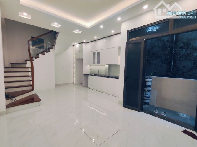 BÁN NHÀ NAM TỪ LIÊM – NHÀ ĐẸP Ở LUÔN 35M2–5 TẦNG–GIÁ 6.6 TỶ –GẦN VINSMART–Ô TÔ TRÁNH 50M - 1