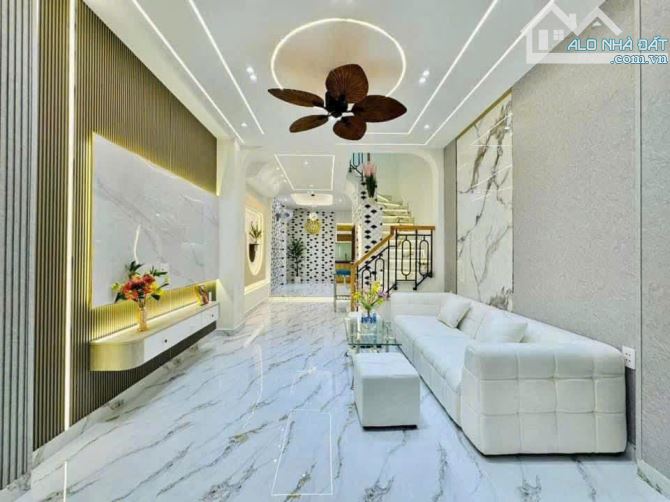 Vị trí đẹp gần Vạn Hạnh Mall. Căn 49m² Sư Vạn Hạnh xây 1 trệt 3 lầu, giá 4.35 tỷ. Sổ sẵn - 1