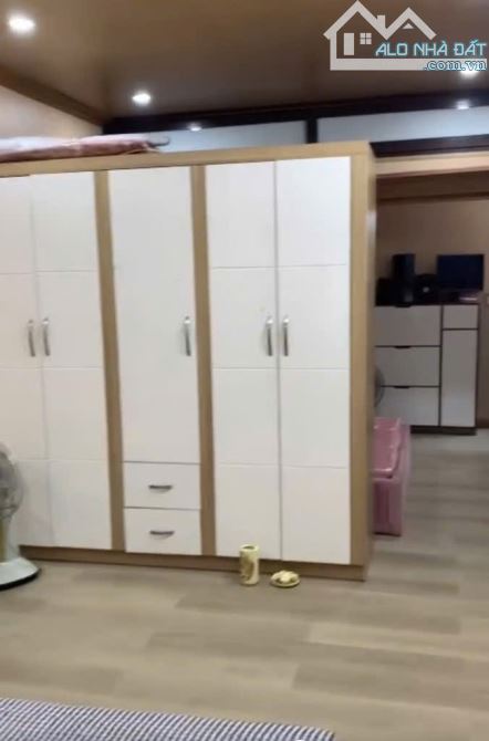 Chính chủ bán căn hộ chung cư mini thang máy full nội thất 1,38 tỷ vị trí trung tâm Long B - 1