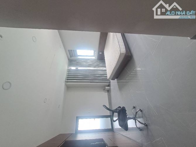 nhà 4 tầng mặt tiền TX 23 gần Tô Ngọc Vân 60m2 - kinh doanh sầm uất hơn 5 tỷ - 1