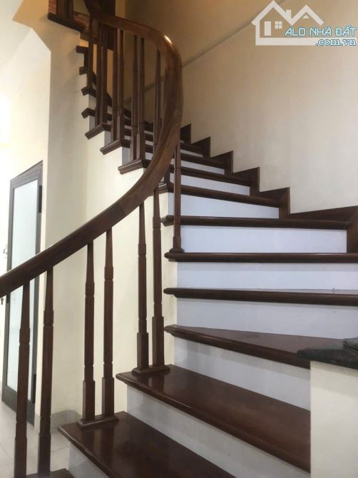 BÁN NHÀ ĐƯỜNG CẦU GIẤY – 32M² – 5 TẦNG – 3 NGỦ – FULL NỘI THẤT – GIÁ 7.5 TỶ – NGÕ THÔNG - 1