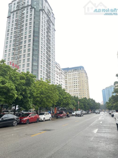 Bán đất mặt đường Lạc Long Quân phía Hồ 200m2 MT 6m , vỉa hè, Ô tô tránh Chỉ 71 tỷ - 1