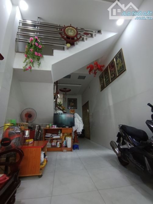 Bán nhà Trịnh Đình Trọng - 112m2 (4.3 x 26)m - 4 Tầng - Hẻm 10m xe tải thông - 1