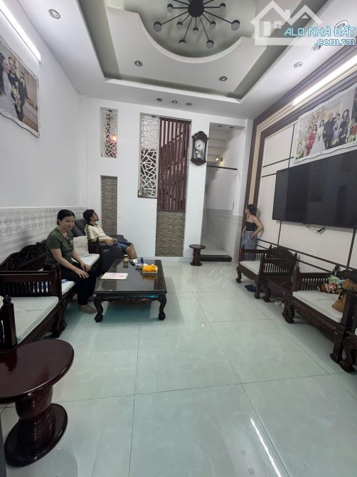 Nhỉnh 10 tỷ có ngay nhà MTNB 10m Tân Sơn Nhì, Tân Phú - DT 4x25m - 4 tầng mới vào ở liền - 1