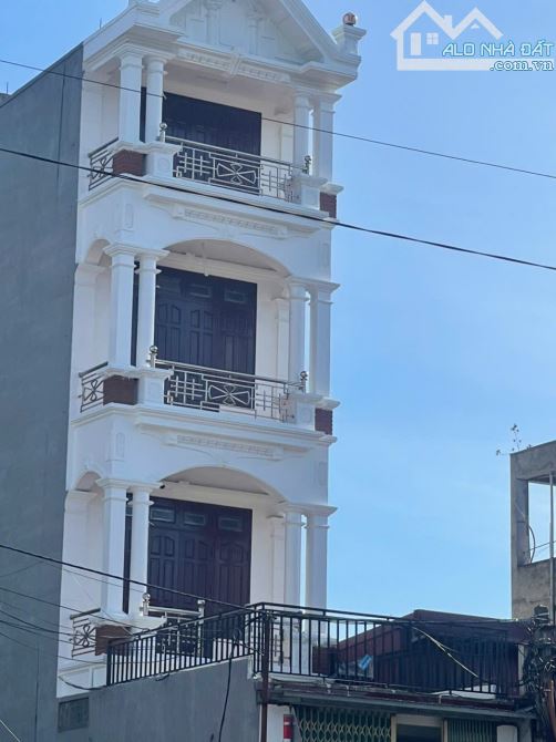 🚩 NHÀ ĐẸP GIÁ RẺ – MẶT ĐƯỜNG QL2 🏠 CC cần bán căn nhà 4 tầng, diện tích 69m² 📍 Vị trí: - 1