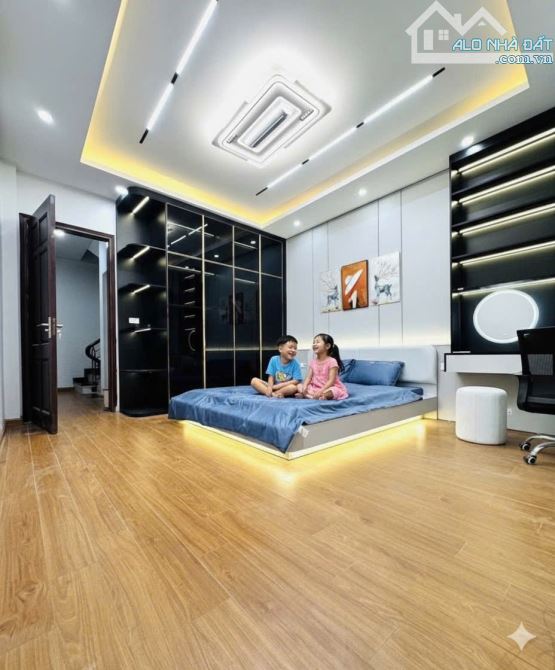 Bán nhà Hoàng Quốc Việt - Cầu Giấy - Tặng nội thất - 1