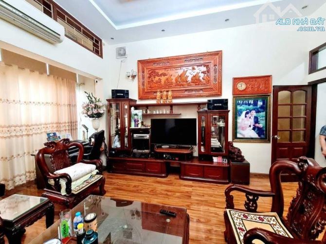 Bán nhà Chùa Láng, 59m², 5 tầng, ô tô đỗ cửa, kinh doanh sầm uất, giá 18,5 tỷ tin thật100% - 1