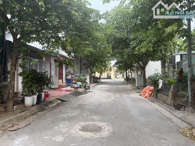 Cần bán gấp lô đất đẹp tặng căn nhà 3 tầng tại trung tâm khu tái định cư Đông Dư, Gia Lâm - 1