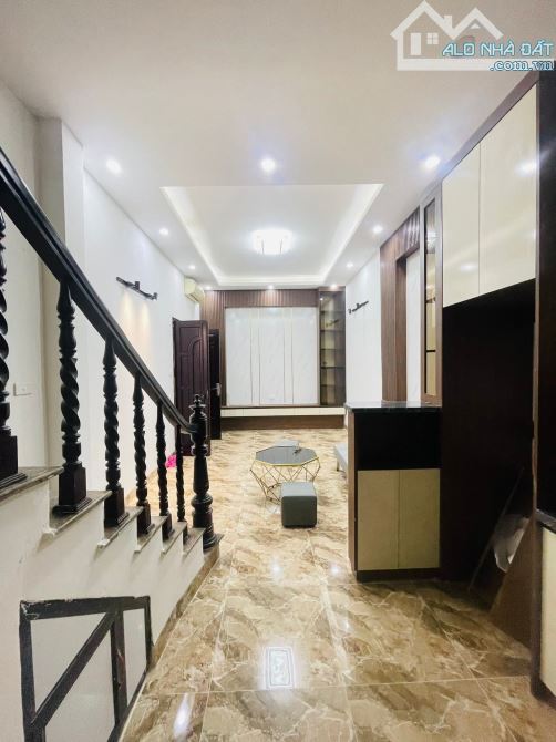 BÁN NHÀ TRƯỜNG CHINH ĐỐNG ĐA 30m 5Tầng Mt 3.5m GIÁ 7.5 TỶ LÔ GÓC NGÕ THÔNG KINH DOANH. - 1