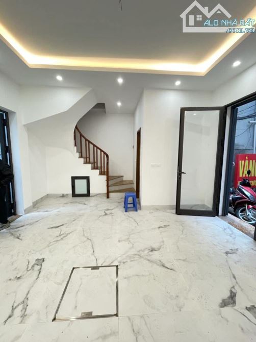 BÁN NHÀ ĐƯỜNG LÁNG ĐỐNG ĐA 62m 5Tầng Mt 6.5m GIÁ 12 TỶ NGÕ THÔNG KINH DOANH. - 1