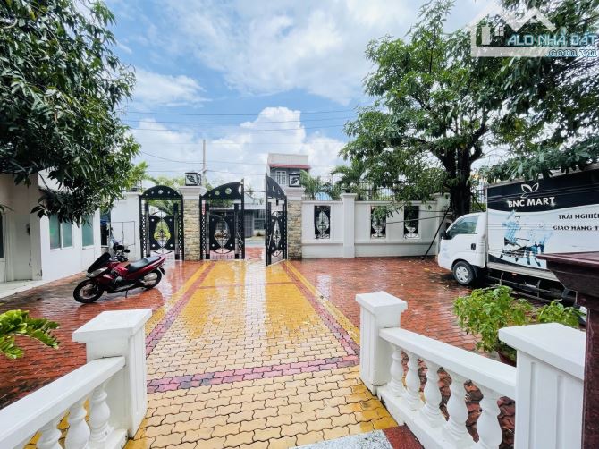 đường Liên Ấp 2-3 bình chánh 300m2 4 tầng giá chỉ 26.x tỷ - 1