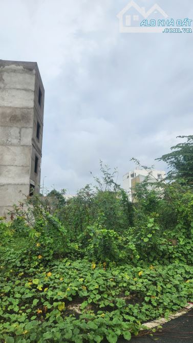 Bán lô đất đẹp Nguyễn Duy Trinh, P.BTĐ Q2- đường trước nhà 12m- DT 90m2, SHR - 7,6 tỷ - 1