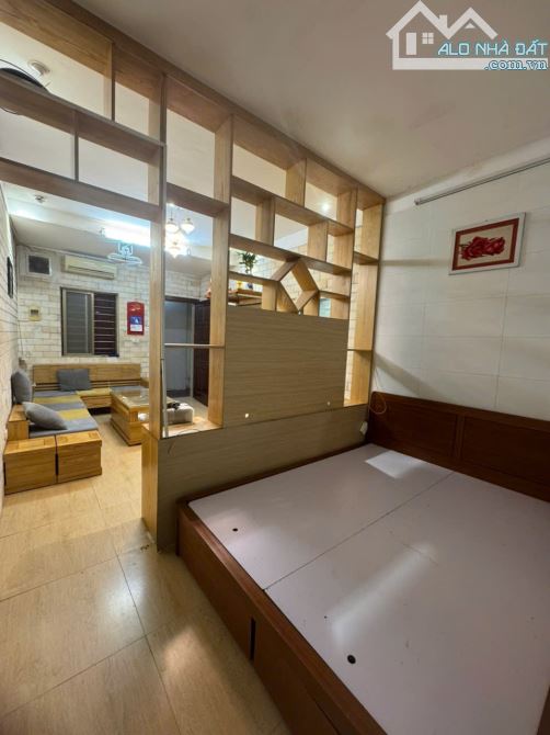 Tập thể tầng 1 ở phố Võ thị sáu, 70m2, nhà nguyên bản, sổ đỏ riêng - 1