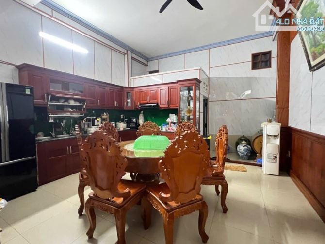 Bán nhà 3 Tầng Trung Tâm Dĩ An,đường nhựa 12m thông thoáng,SHR hoàn công - 1