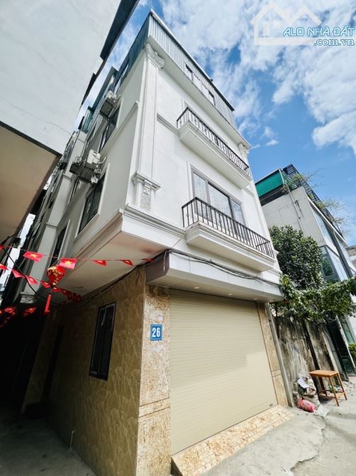 NHỈNH 9 TỶ LÔ GÓC 2 THOÁNG 5 TẦNG THANG MÁY .GA RA Ô TÔ RA VÀO NGÀY TT QUẬN - 1
