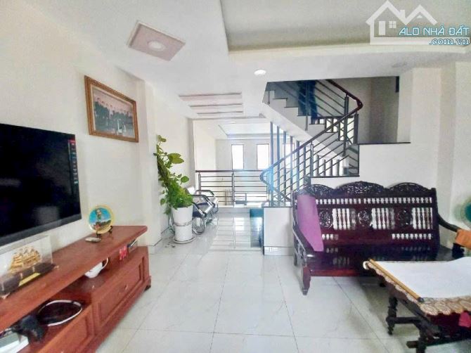 Nhà 5 tầng, đường 970, Phú Hữu DT: 4,6x13m Giá: 7,35 tỷ ( thương lượng ) - 1