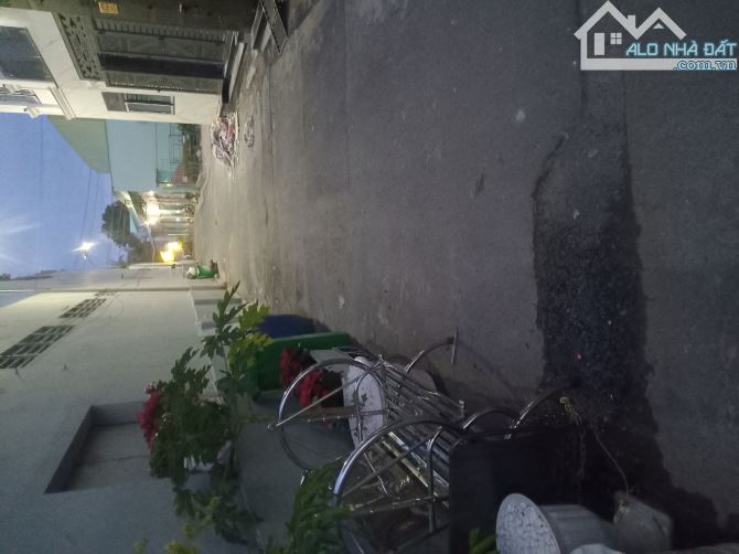Chủ kẹt tiên cân bán gấp nhà lê sung quận 6 Dt: 45m2 hẻm hơn 3m² Chỉ còn 5 tỷ 2 Dt 45m²3.5 - 1
