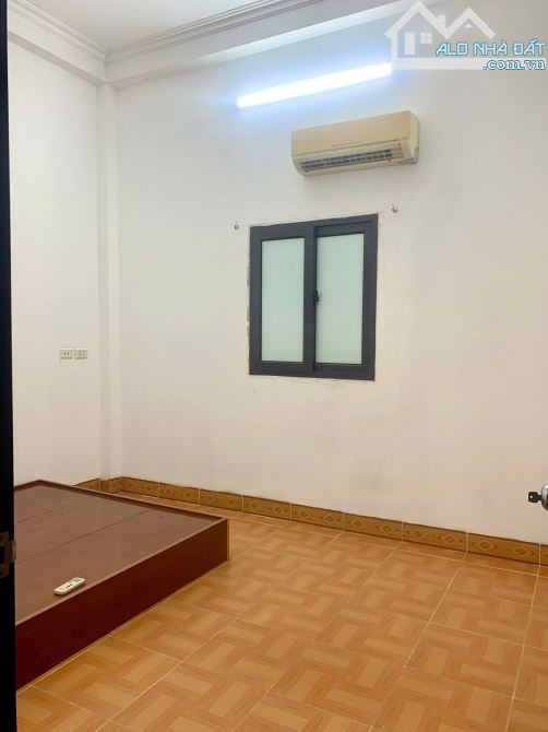 Bán nhà Hoàng Cầu Phân Lô, gần Ô tô, Ngõ thông Kinh doanh sầm uất DT 40m 13 tỷ - 1