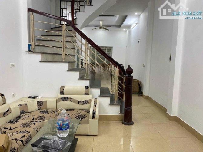 Cho thuê nhà ngõ 93 Ngọc Trục, phường Đại Mỗ, quận Nam Từ Liêm. DT 41m x 3 tầng, giá 7tr - 1