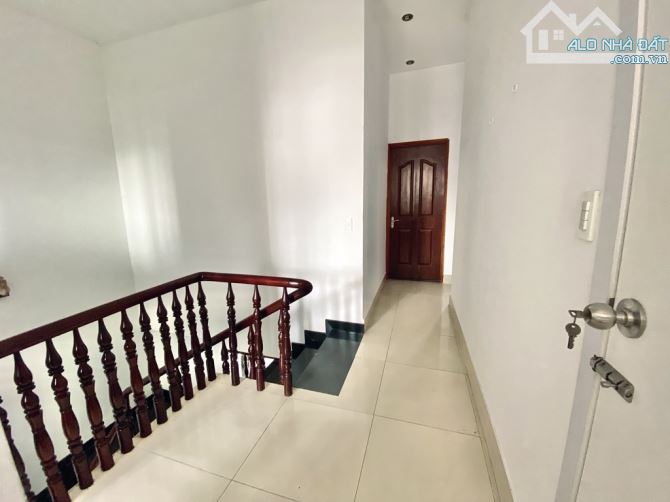 Biệt thự 2 tầng đường ĐÔNG HƯNG THUẬN 42, phường THT, Q12, dt 125m2 (7,8mx16m) Hẻm 7m - 12