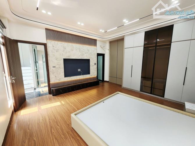 6 tầng thang máy xây mới Nguyễn Văn Cừ, 20m ra Phố, 45m2 sổ x mtiền 8m,full đồ.Giá 11.6 tỷ - 13