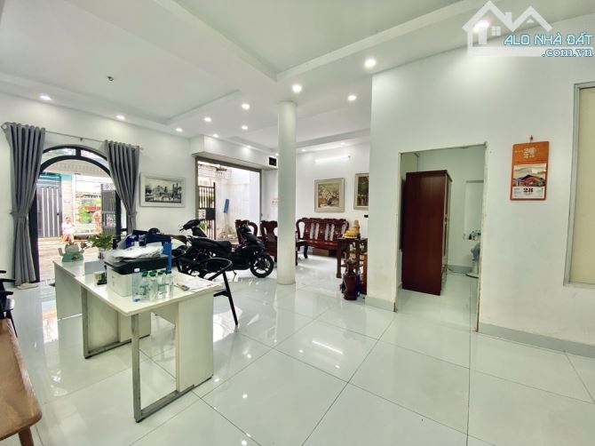 Biệt thự 2 tầng đường ĐÔNG HƯNG THUẬN 42, phường THT, Q12, dt 125m2 (7,8mx16m) Hẻm 7m - 13