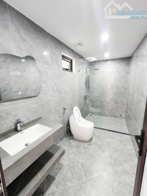 6 tầng thang máy xây mới Nguyễn Văn Cừ, 20m ra Phố, 45m2 sổ x mtiền 8m,full đồ.Giá 11.6 tỷ - 14