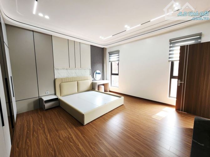 6 tầng thang máy xây mới Nguyễn Văn Cừ, 20m ra Phố, 45m2 sổ x mtiền 8m,full đồ.Giá 11.6 tỷ - 15