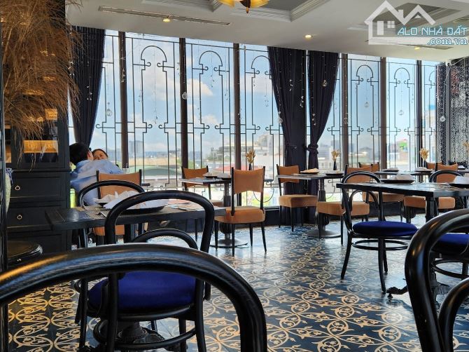 Bán khách sạn 4 sao Cửa Bắc DT 180m2 x 15T, MT 7.5m, 165 Tỷ - Dòng tiền 33 tỷ/năm - 15