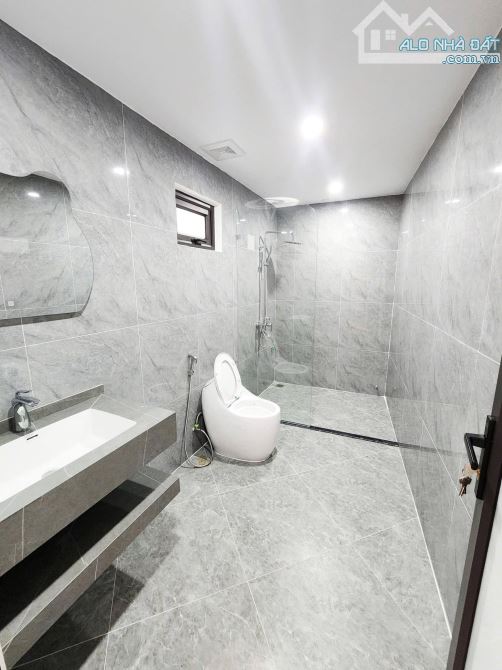 6 tầng thang máy xây mới Nguyễn Văn Cừ, 20m ra Phố, 45m2 sổ x mtiền 8m,full đồ.Giá 11.6 tỷ - 16