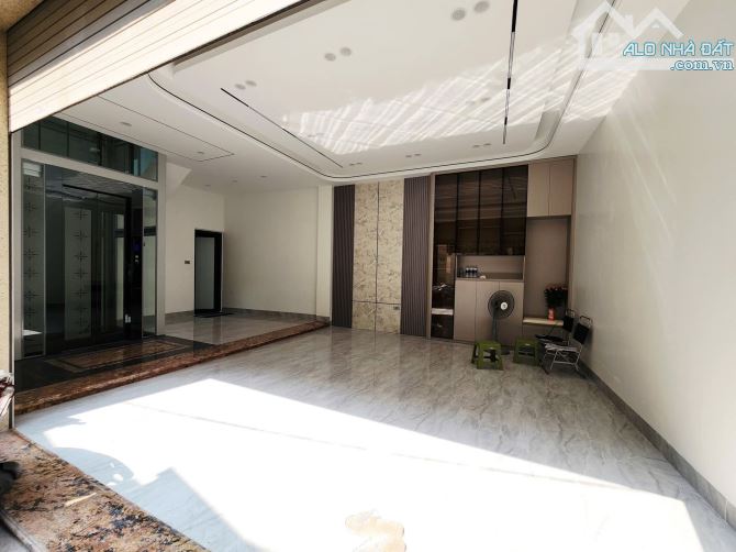 6 tầng thang máy xây mới Nguyễn Văn Cừ, 20m ra Phố, 45m2 sổ x mtiền 8m,full đồ.Giá 11.6 tỷ - 17