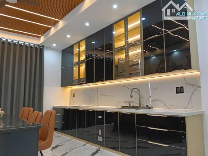 Nhà mới Gò Vấp có thang máy, gara ô tô, full nội thất cao cấp – Giá tốt - 2