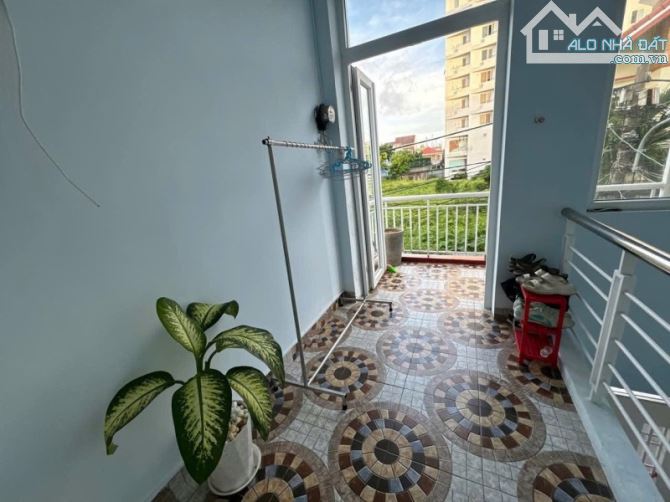 ► Kiệt Ô tô Chế Lan Viên gần Biển Mỹ Khê, 76m2, 3 tầng hiện đại, thoáng - 2