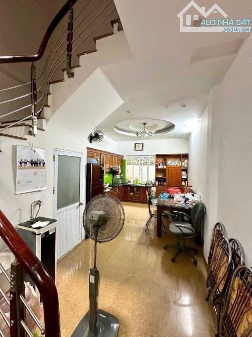 RẺ NHẤT KHU VỰC - BÁN NHÀ PHÂN LÔ VỈA HÈ ĐẤU GIÁ 1Km tới chợ HÀ ĐÔNG - 55M - 5 tầng - DÂN - 2