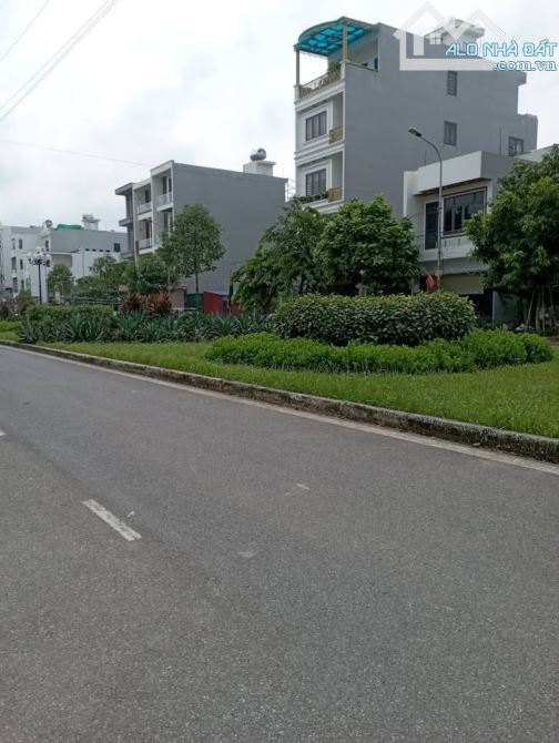 Cần bán lô đất đường Xuân Thuỷ, Bãi Viên, 90m, hướng Nam, ko vướng tủ điện, hố ga - 2