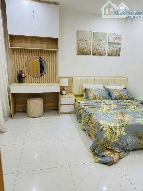 Nhỉnh 7 tỷ có nhà đẹp mới ngõ thông Cầu Giấy 5 tầng 32m2 MT 6.5m 3 phòng ngủ đủ nội thất ở - 2