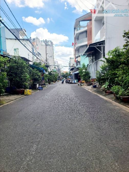Bán nhà sát vách Tên Lửa 38m2 2 tầng nhỉnh 4 tỷ dân cư hiện hữu - 2