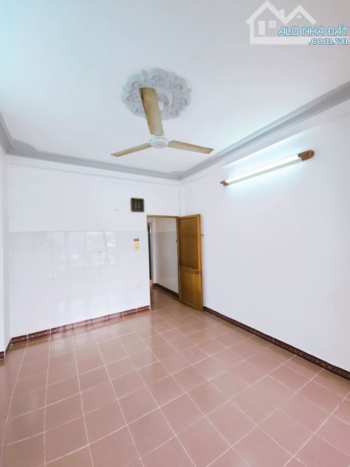 BÁn Nhà Hẻm Ô Tô sát nhà, Đất Thánh P6 Tân Bình Giáp Q.10,40m2,3 tầng chỉ Nhỉnh 5 tỷ - 2