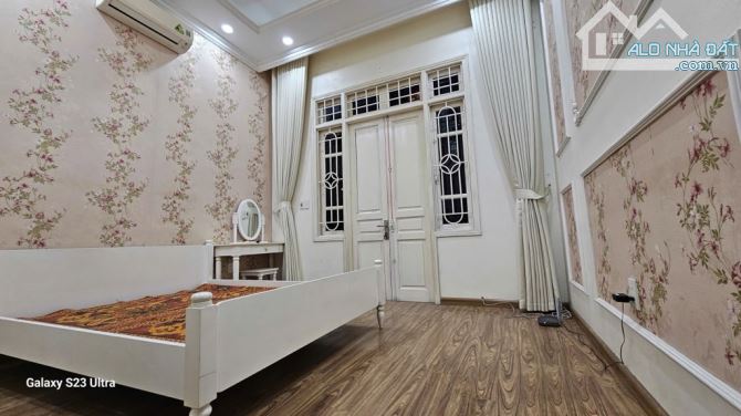 BÁN GẤP NHÀ RIÊNG KINH DOANH - Ô TÔ ĐỖ - 2 MẶT THOÁNG ​Vị trí: Ngõ thông, - 2