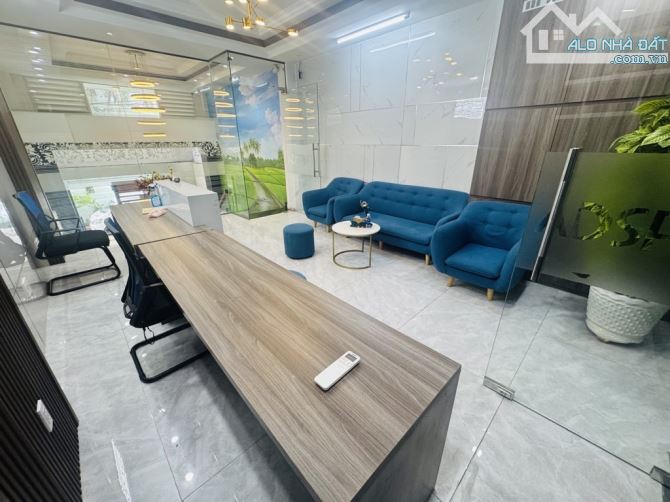 🏡Siêu phẩm nhà phố Ngã Tư Ga quận 12- 3 tầng- 80m2 (4,5x18)- Hẻm Xe Hơi tránh- chỉ 6 đồng - 2