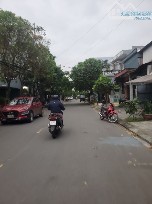 Mặt tiền Nguyễn Như Hạnh ngang 15m - 2