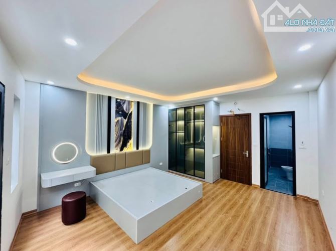 CHÍNH CHỦ PHẠM VĂN ĐỒNG_ CẦU GIẤY- DT 38M2, 6 TẦNG THANG MÁY , MT 4.5M - 40M RA Ô TÔ ĐỖ NG - 2