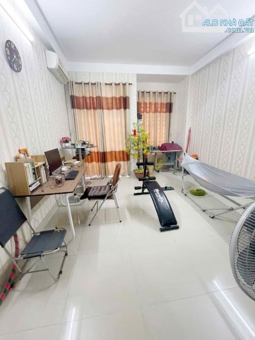 Nhà 3 tầng 4 phòng ngủ hẻm xe hơi thông 70m2 đường Dương Quảng Hàm Phường 5 Gò Vấp - 2